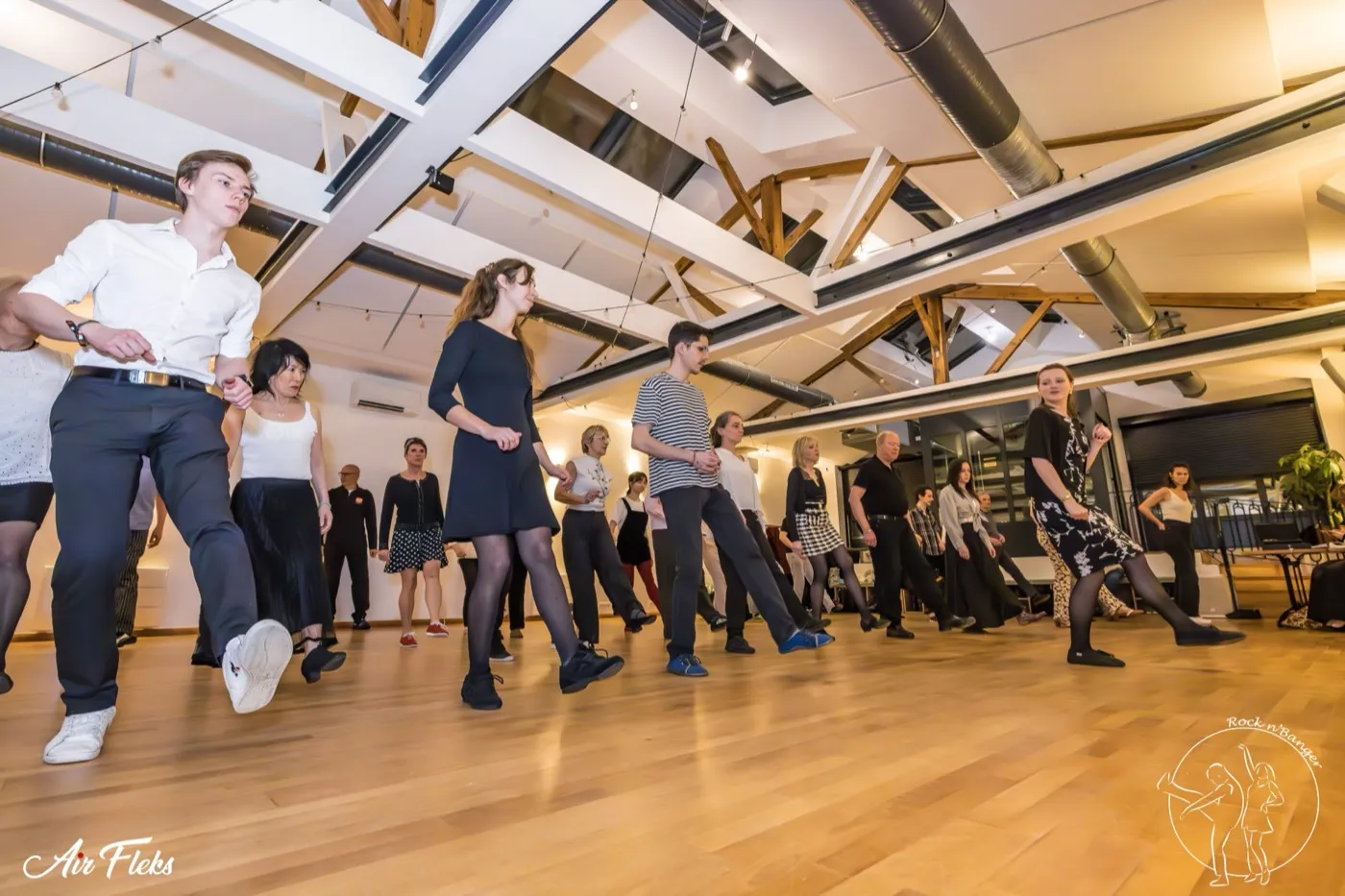 Danseurs en cours de Rock et Boogie sur le dancefloor des Rock & Boogie Nights